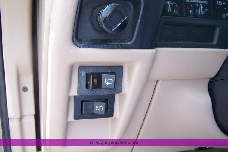 image for item 8493 1994 Ford Explorer