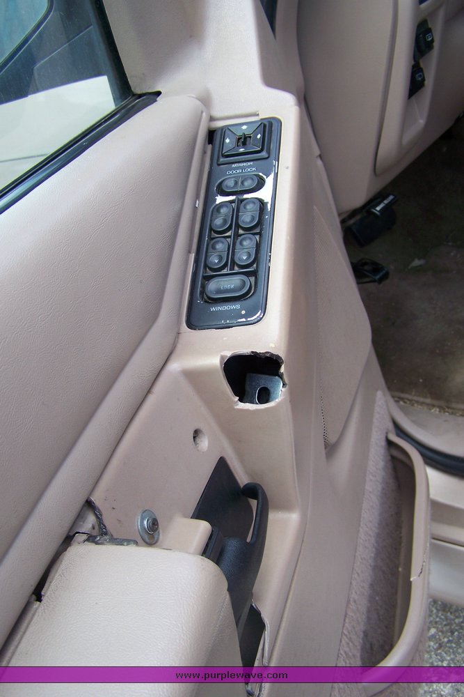 image for item 8493 1994 Ford Explorer