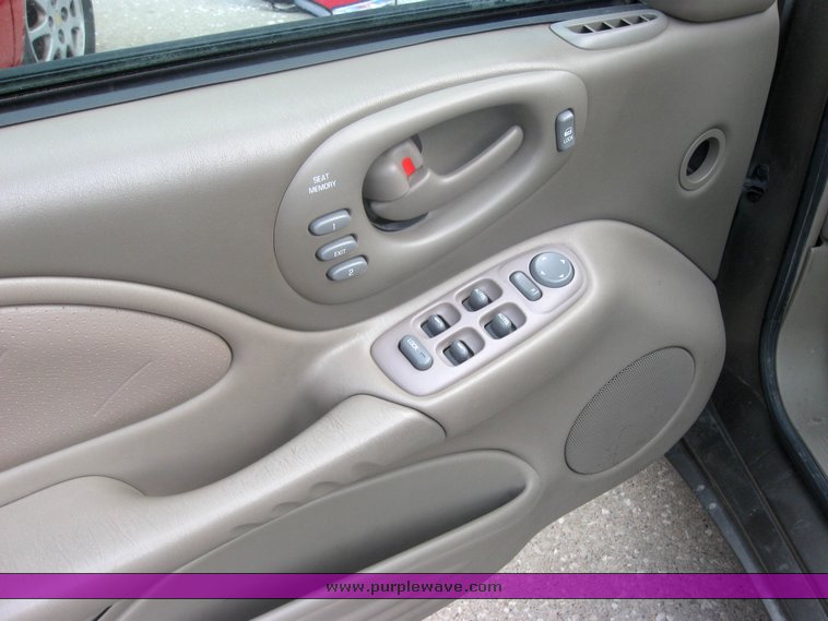 image for item 9211 2000 Pontiac Bonneville SSEI