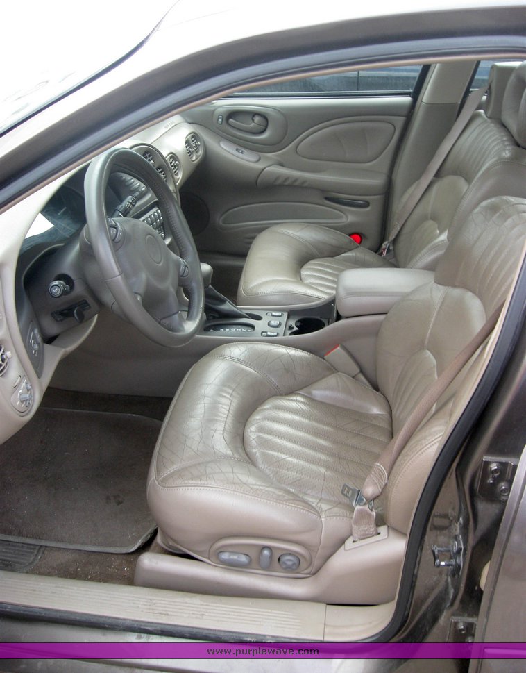 image for item 9211 2000 Pontiac Bonneville SSEI