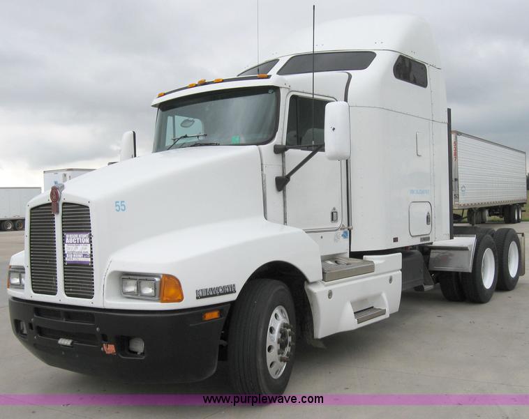 image for item 1501 2005 Kenworth Construct T600 semi truck