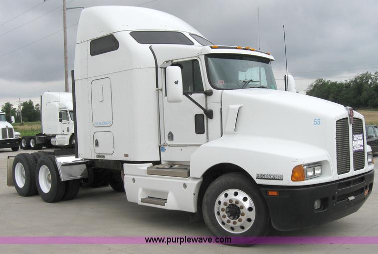 image for item 1501 2005 Kenworth Construct T600 semi truck