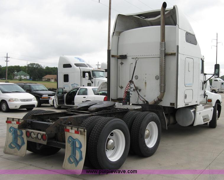 image for item 1501 2005 Kenworth Construct T600 semi truck