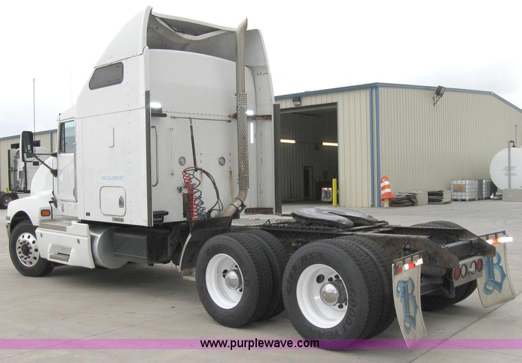 image for item 1501 2005 Kenworth Construct T600 semi truck