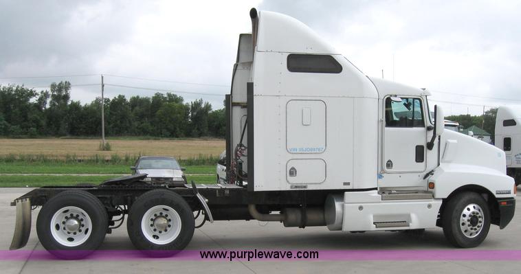 image for item 1501 2005 Kenworth Construct T600 semi truck