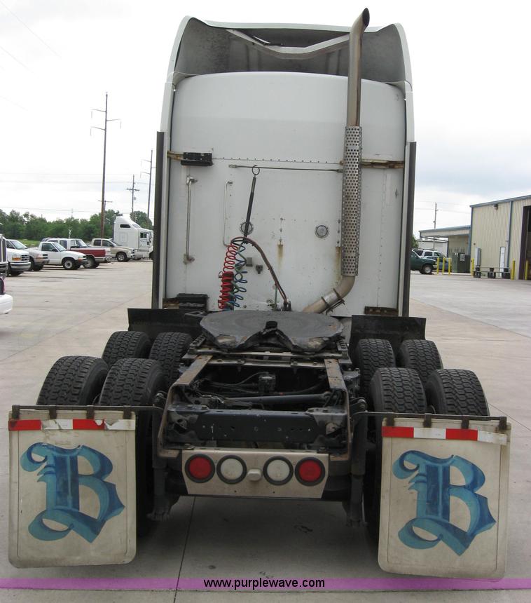image for item 1501 2005 Kenworth Construct T600 semi truck