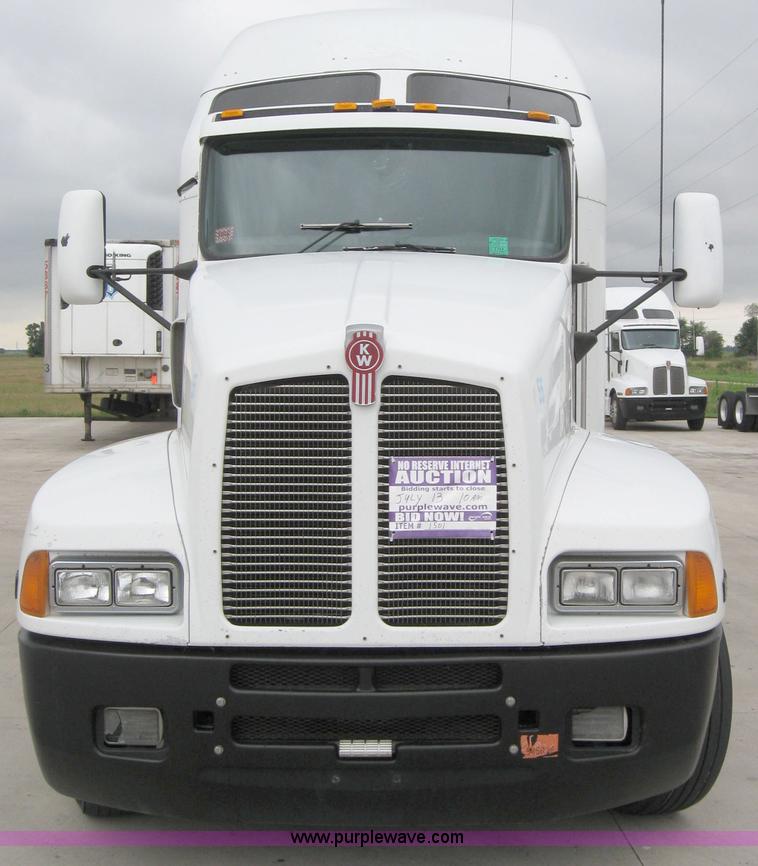 image for item 1501 2005 Kenworth Construct T600 semi truck