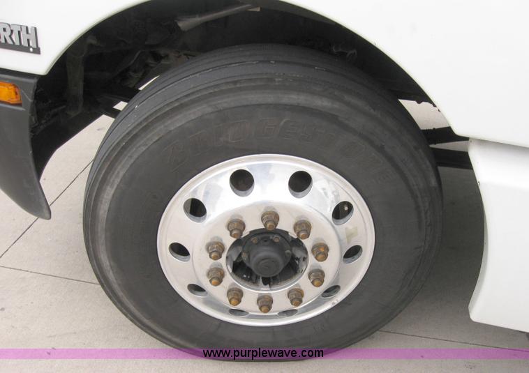 image for item 1501 2005 Kenworth Construct T600 semi truck