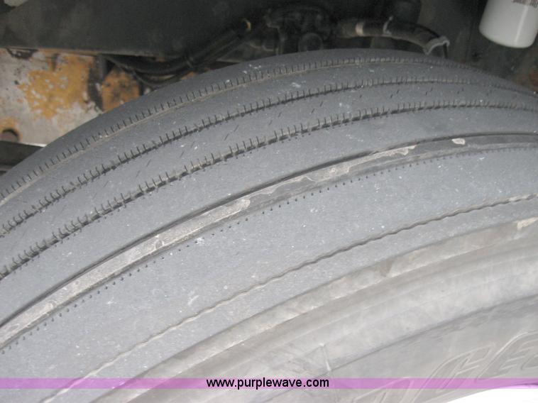 image for item 1501 2005 Kenworth Construct T600 semi truck