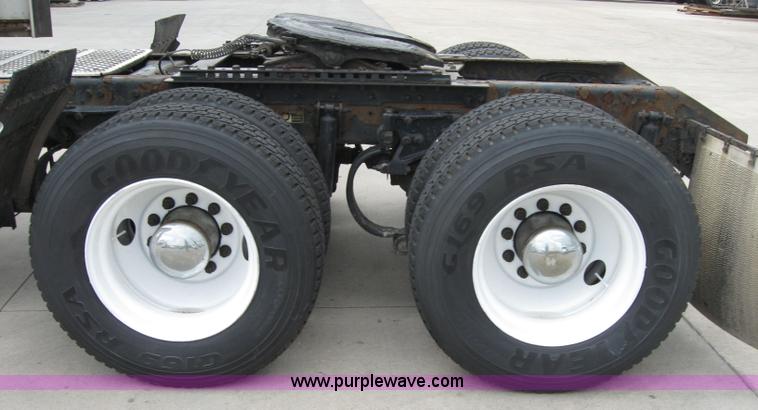 image for item 1501 2005 Kenworth Construct T600 semi truck