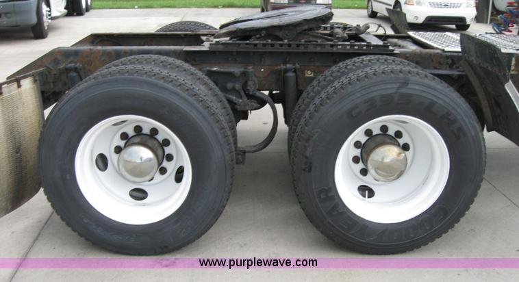 image for item 1501 2005 Kenworth Construct T600 semi truck