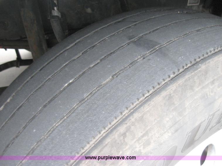 image for item 1501 2005 Kenworth Construct T600 semi truck