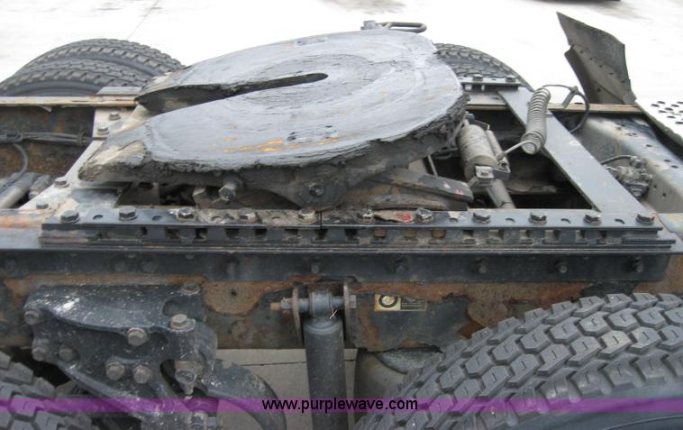 image for item 1501 2005 Kenworth Construct T600 semi truck