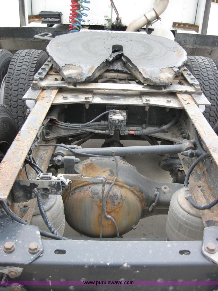 image for item 1501 2005 Kenworth Construct T600 semi truck