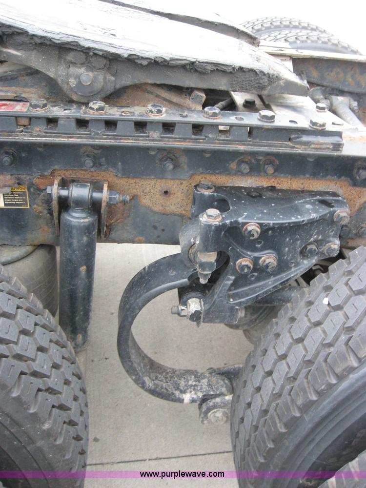 image for item 1501 2005 Kenworth Construct T600 semi truck