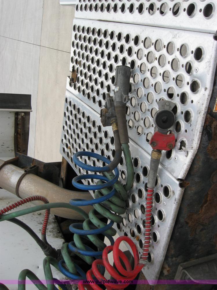 image for item 1501 2005 Kenworth Construct T600 semi truck