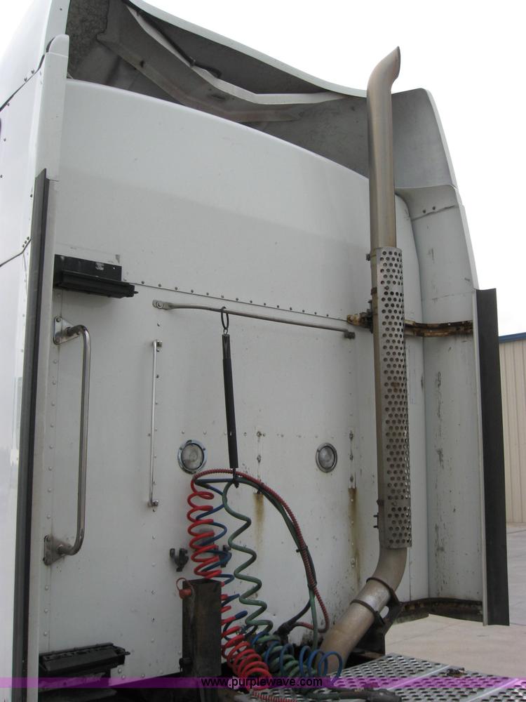 image for item 1501 2005 Kenworth Construct T600 semi truck