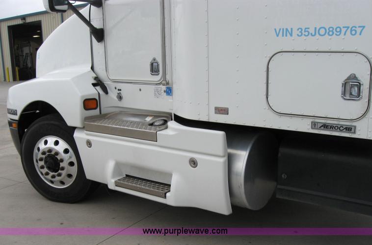 image for item 1501 2005 Kenworth Construct T600 semi truck