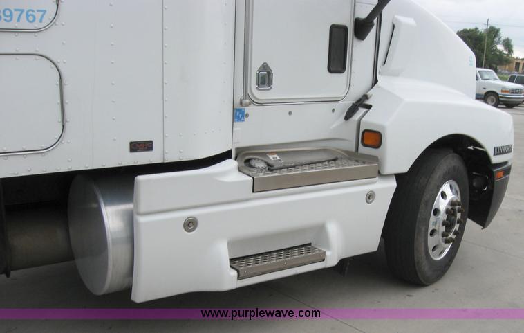 image for item 1501 2005 Kenworth Construct T600 semi truck