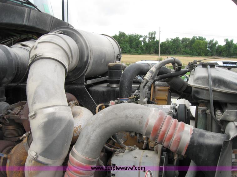 image for item 1501 2005 Kenworth Construct T600 semi truck