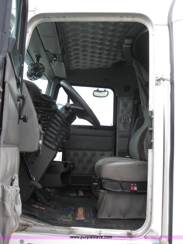 image for item 1501 2005 Kenworth Construct T600 semi truck