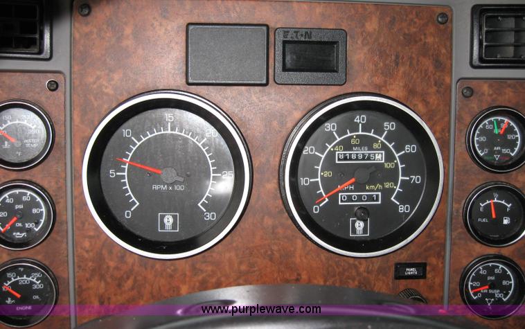 image for item 1501 2005 Kenworth Construct T600 semi truck