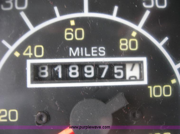 image for item 1501 2005 Kenworth Construct T600 semi truck