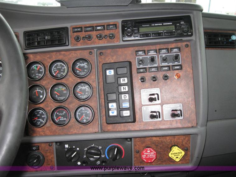 image for item 1501 2005 Kenworth Construct T600 semi truck