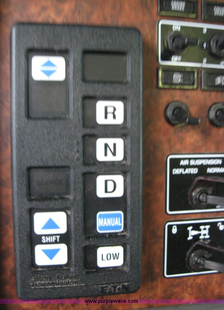 image for item 1501 2005 Kenworth Construct T600 semi truck