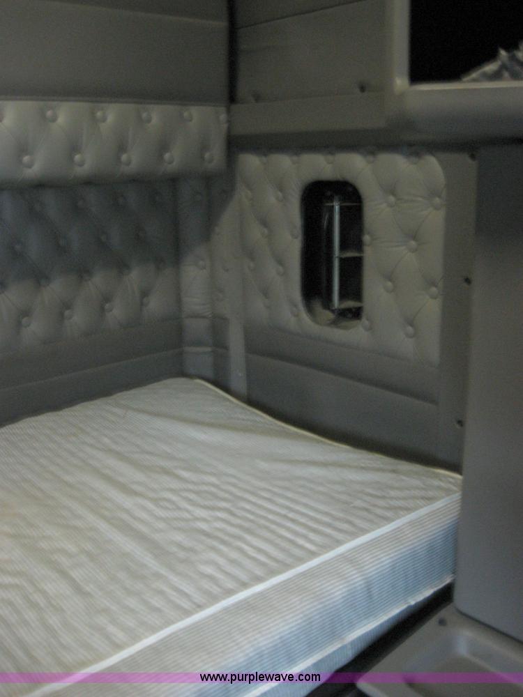 image for item 1501 2005 Kenworth Construct T600 semi truck