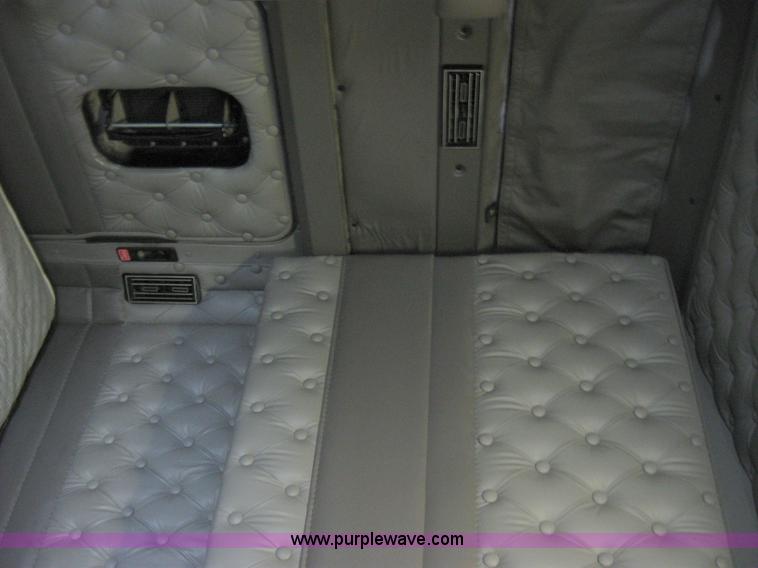 image for item 1501 2005 Kenworth Construct T600 semi truck