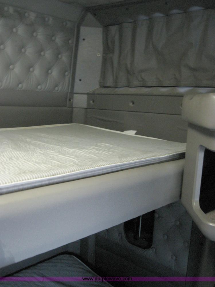 image for item 1501 2005 Kenworth Construct T600 semi truck