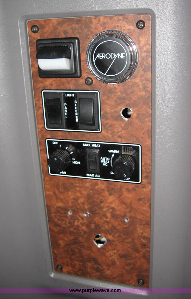 image for item 1501 2005 Kenworth Construct T600 semi truck