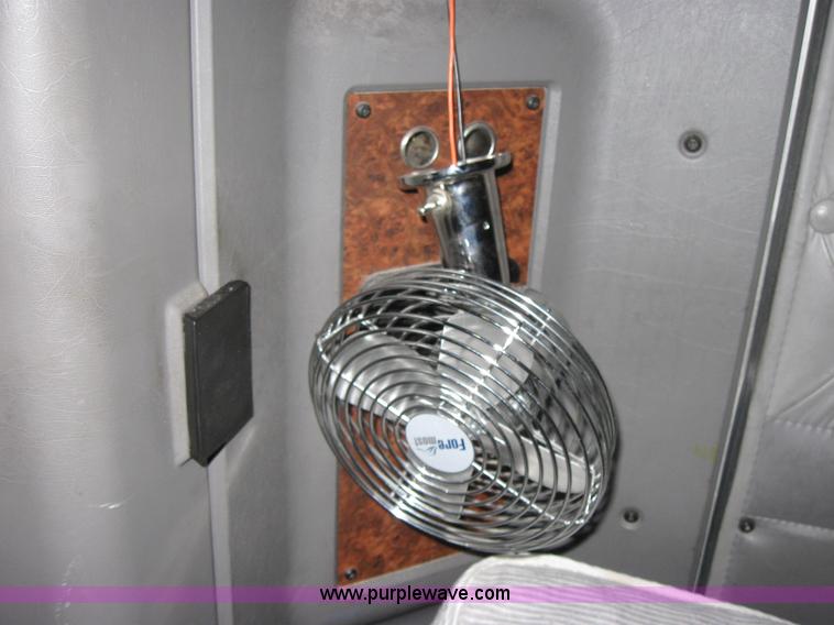 image for item 1501 2005 Kenworth Construct T600 semi truck