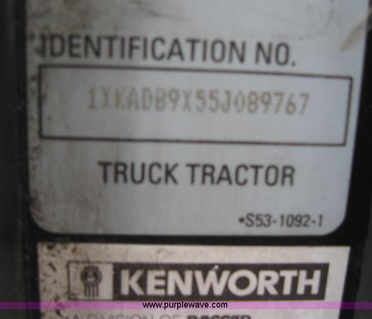 image for item 1501 2005 Kenworth Construct T600 semi truck