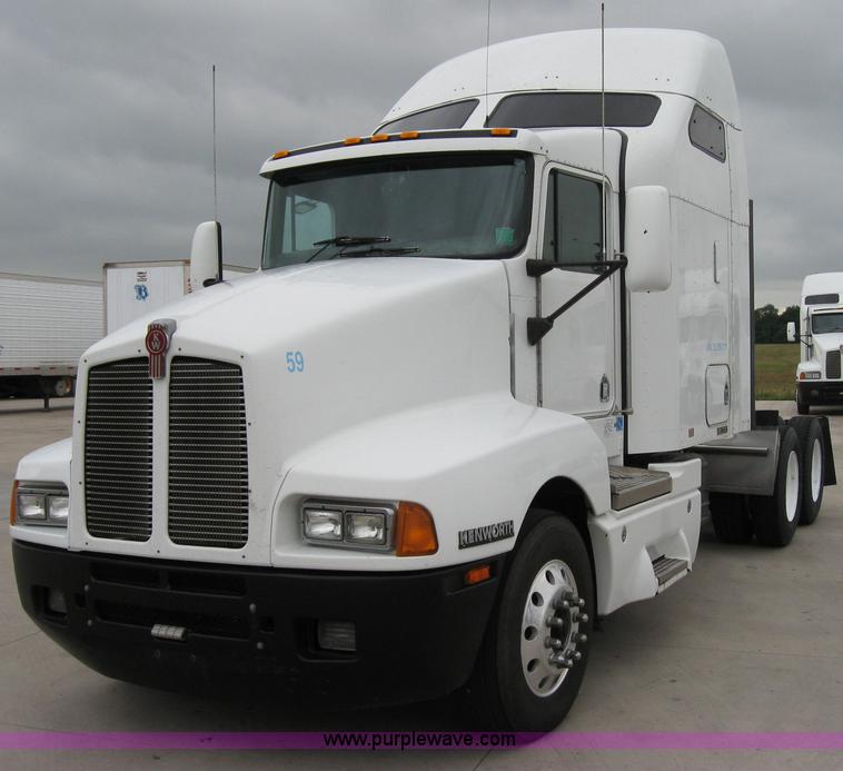 image for item 1502 2005 Kenworth Construct T600 semi truck