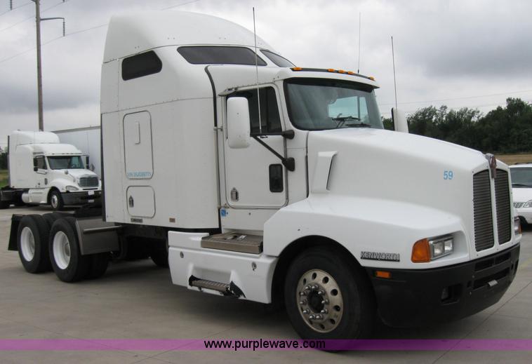 image for item 1502 2005 Kenworth Construct T600 semi truck