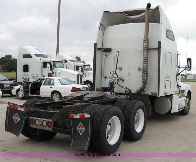 image for item 1502 2005 Kenworth Construct T600 semi truck