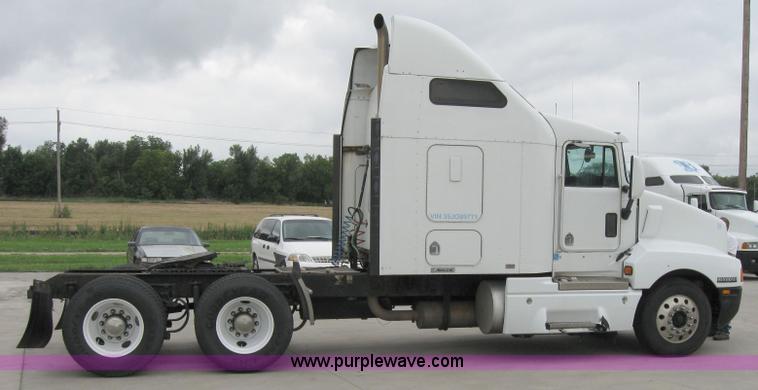 image for item 1502 2005 Kenworth Construct T600 semi truck