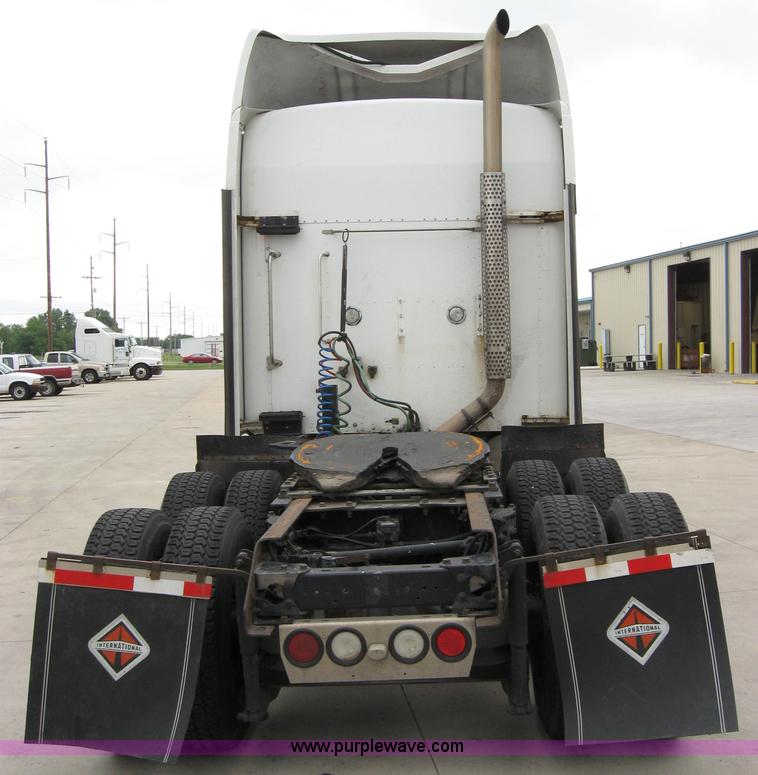 image for item 1502 2005 Kenworth Construct T600 semi truck