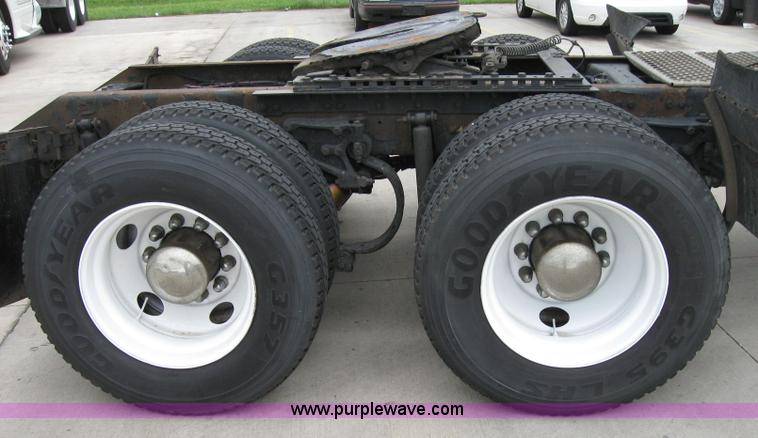 image for item 1502 2005 Kenworth Construct T600 semi truck