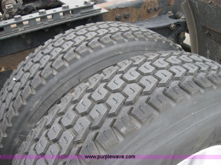 image for item 1502 2005 Kenworth Construct T600 semi truck