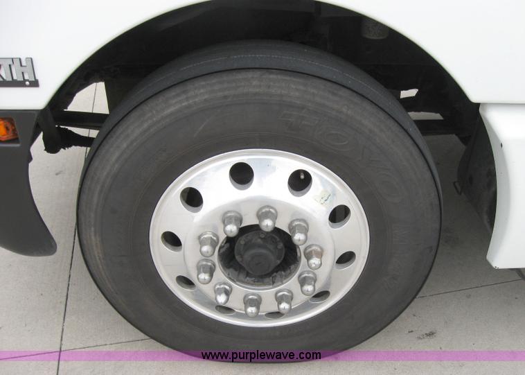 image for item 1502 2005 Kenworth Construct T600 semi truck