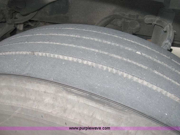 image for item 1502 2005 Kenworth Construct T600 semi truck