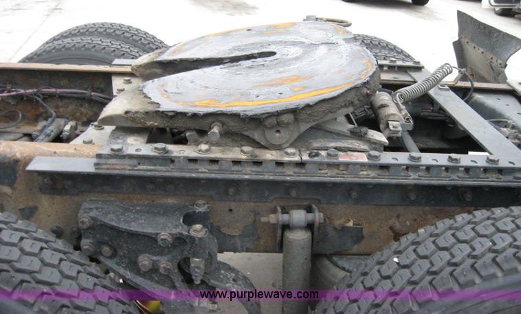 image for item 1502 2005 Kenworth Construct T600 semi truck