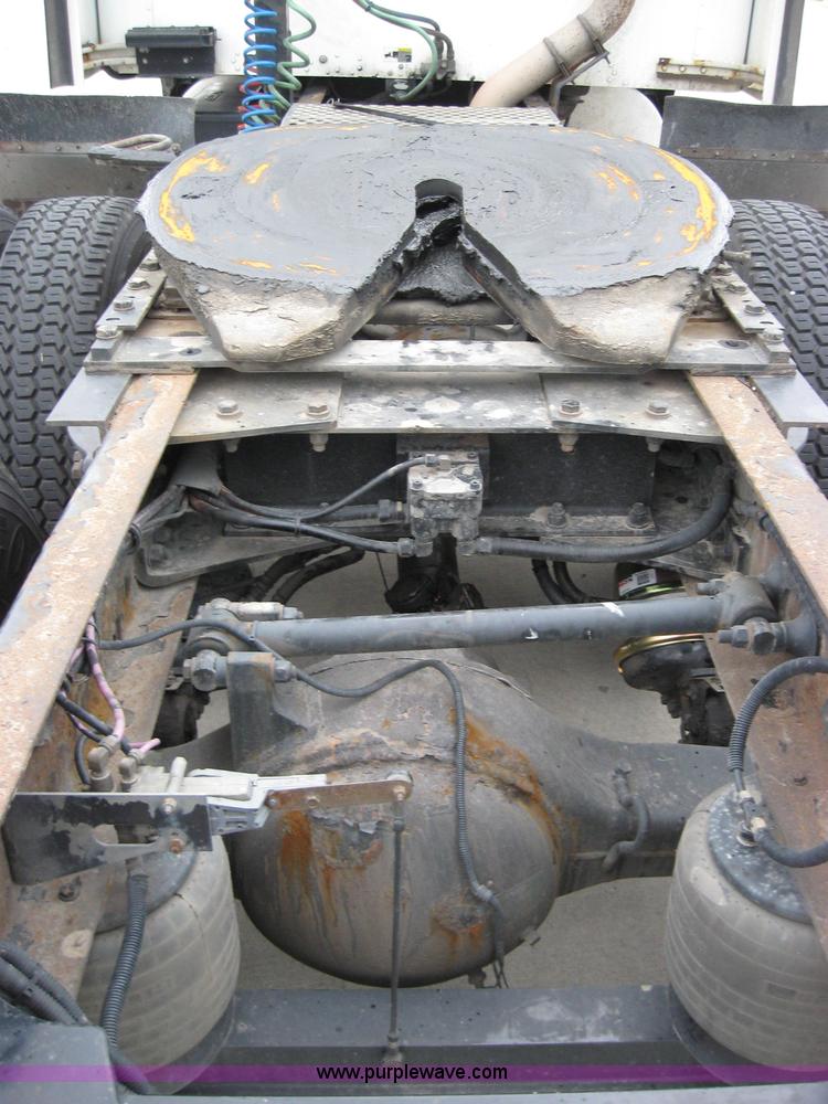 image for item 1502 2005 Kenworth Construct T600 semi truck