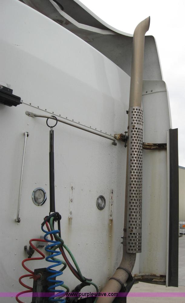 image for item 1502 2005 Kenworth Construct T600 semi truck