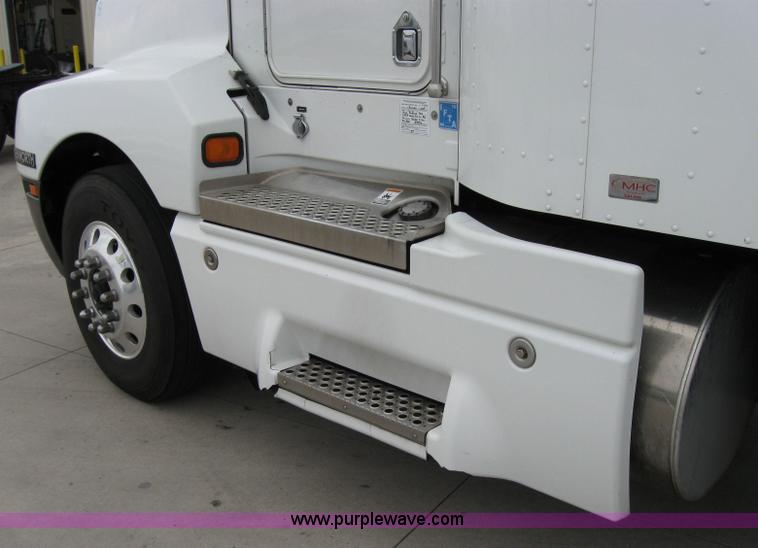 image for item 1502 2005 Kenworth Construct T600 semi truck