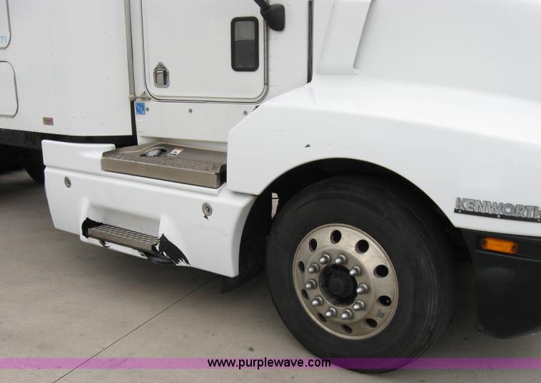 image for item 1502 2005 Kenworth Construct T600 semi truck