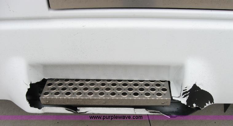 image for item 1502 2005 Kenworth Construct T600 semi truck